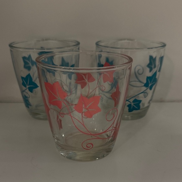 Hazel-Atlas Other - VINTAGE 60s Hazel-Atlas Sour Cream Glasses, Colorful Ivy Leaf Design MCM Glasses